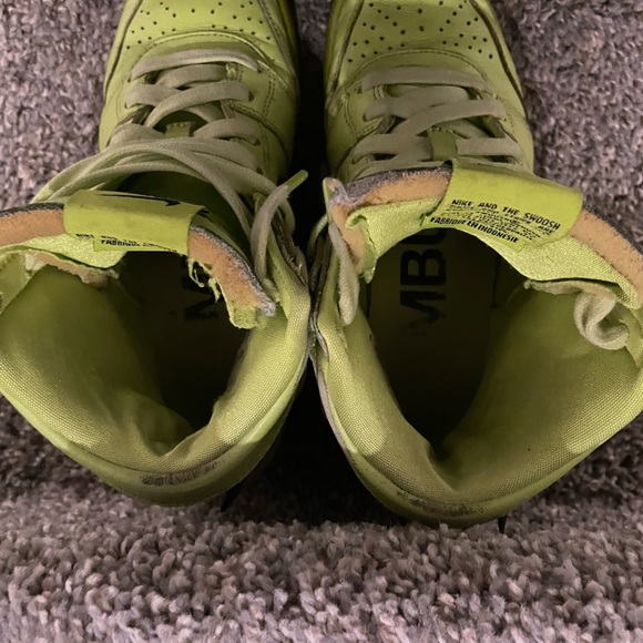 Nike Dunk High
AMBUSH Flash Lime - Picture 3 of 10